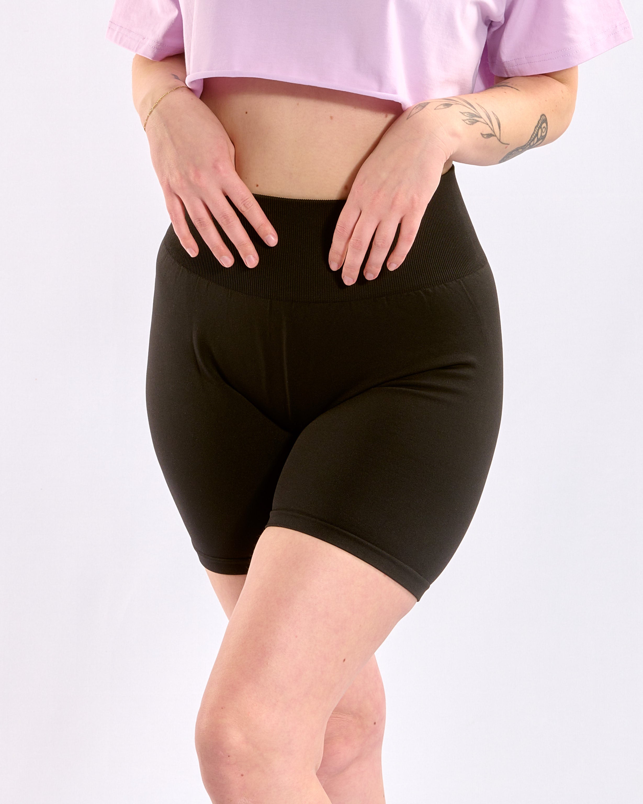 Seamless Scrunch Shorts Schwarz