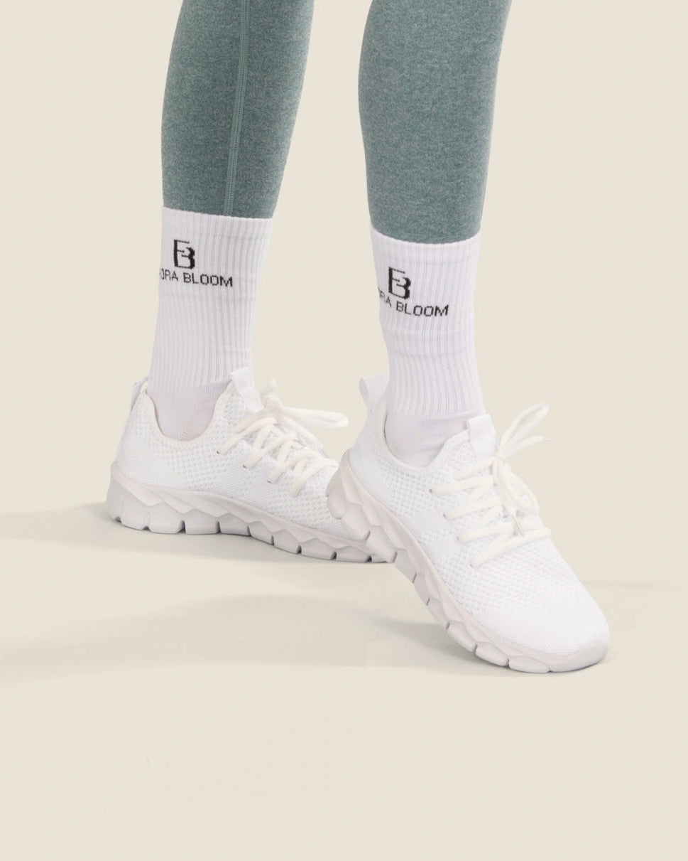 Nahaufnahme des gerippten Bündchens – weiche Polsterung und elastischer Halt für den ganzen Tag.