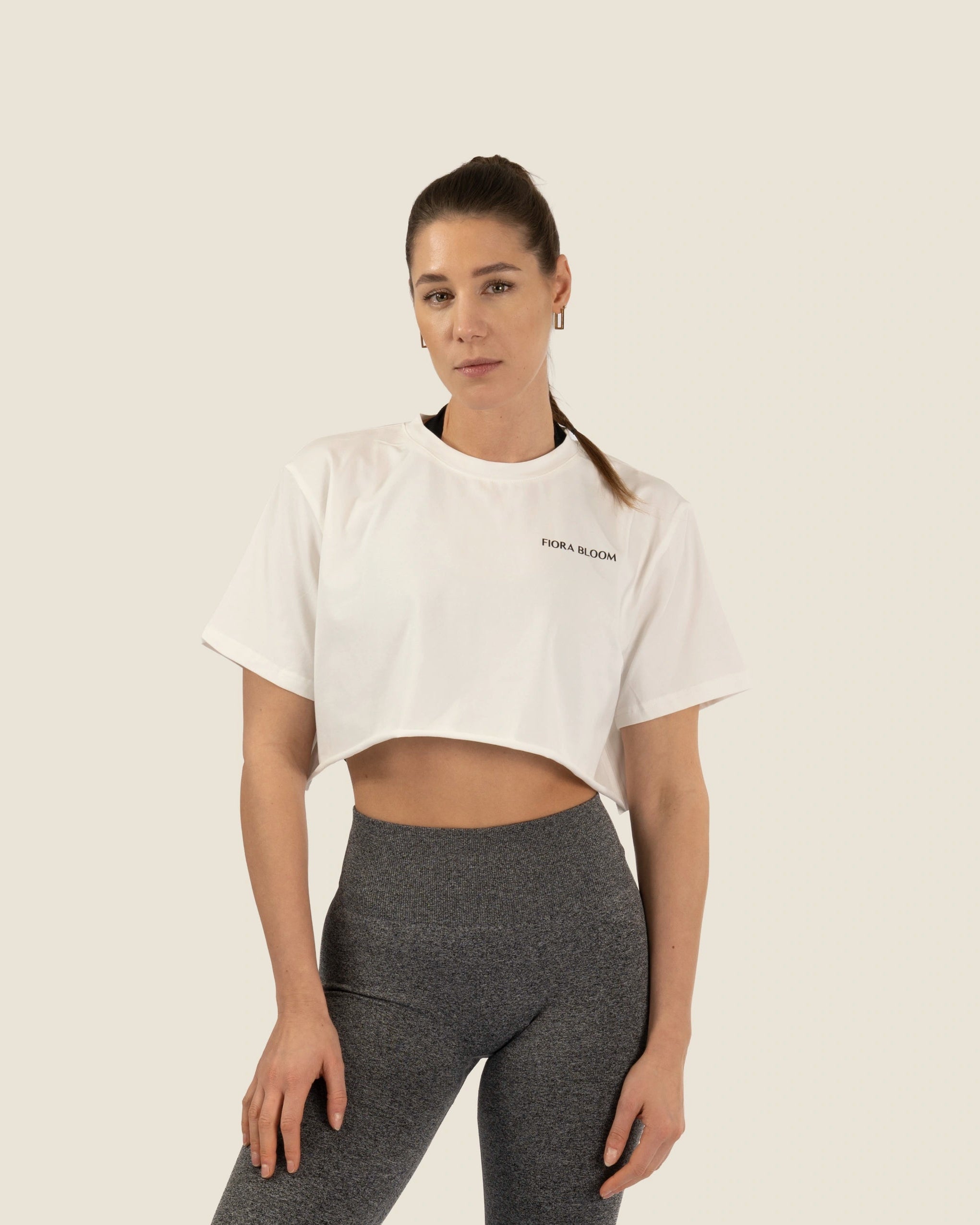 Seamless Crop Top in Weiss von Fiora Bloom – cleanes Design mit perfektem Halt für dein tägliches Ritual.